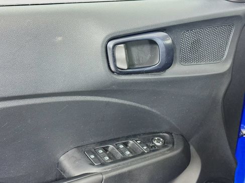 Used 2025 Hyundai Venue Limited FWD image 18