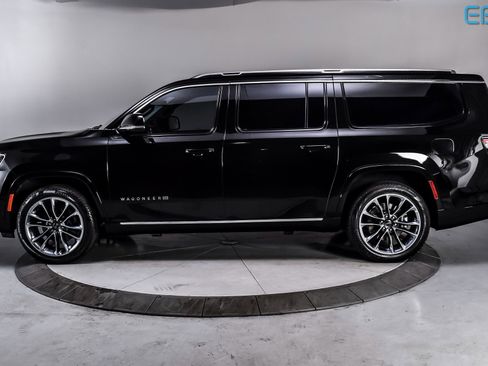 Used 2023 Jeep Wagoneer L Series III w/ Premium Group I image 3