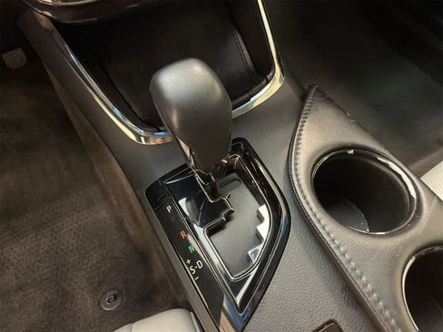 Used 2014 Toyota Avalon Limited image 9