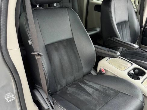 Used 2018 Dodge Grand Caravan SXT FWD image 14