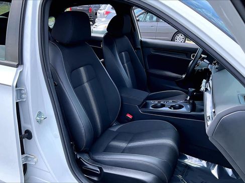 Used 2023 Honda Civic Sport image 9