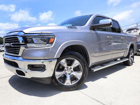 Used 2019 RAM 1500 Laramie AWD/4WD image 2