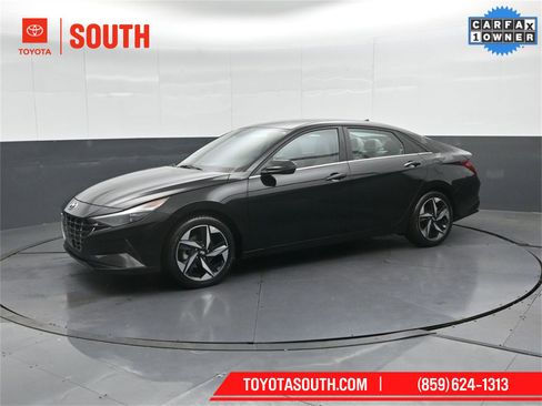 Used 2023 Hyundai Elantra Limited image 7