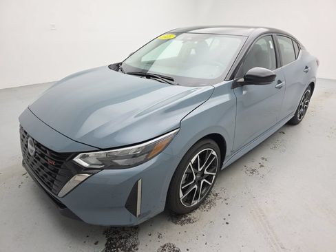 Used 2025 Nissan Sentra SR FWD image 5