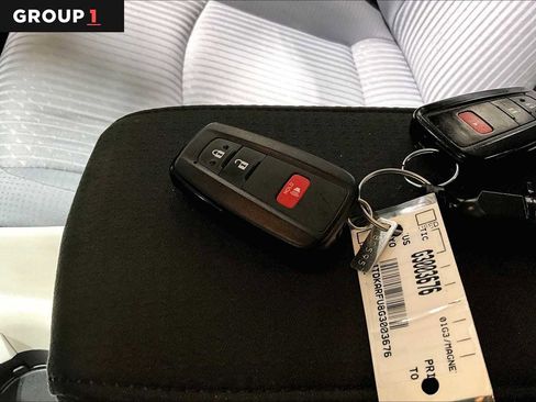 Certified 2016 Toyota Prius Three image 14