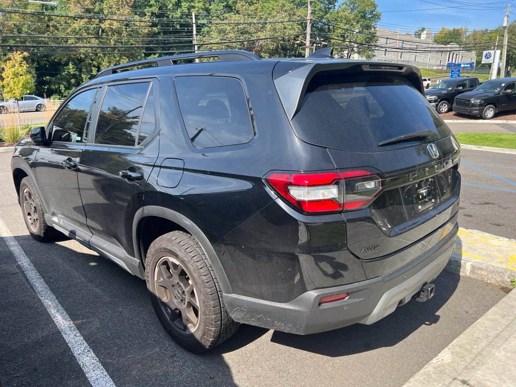 Used 2025 Honda Pilot TrailSport image 7