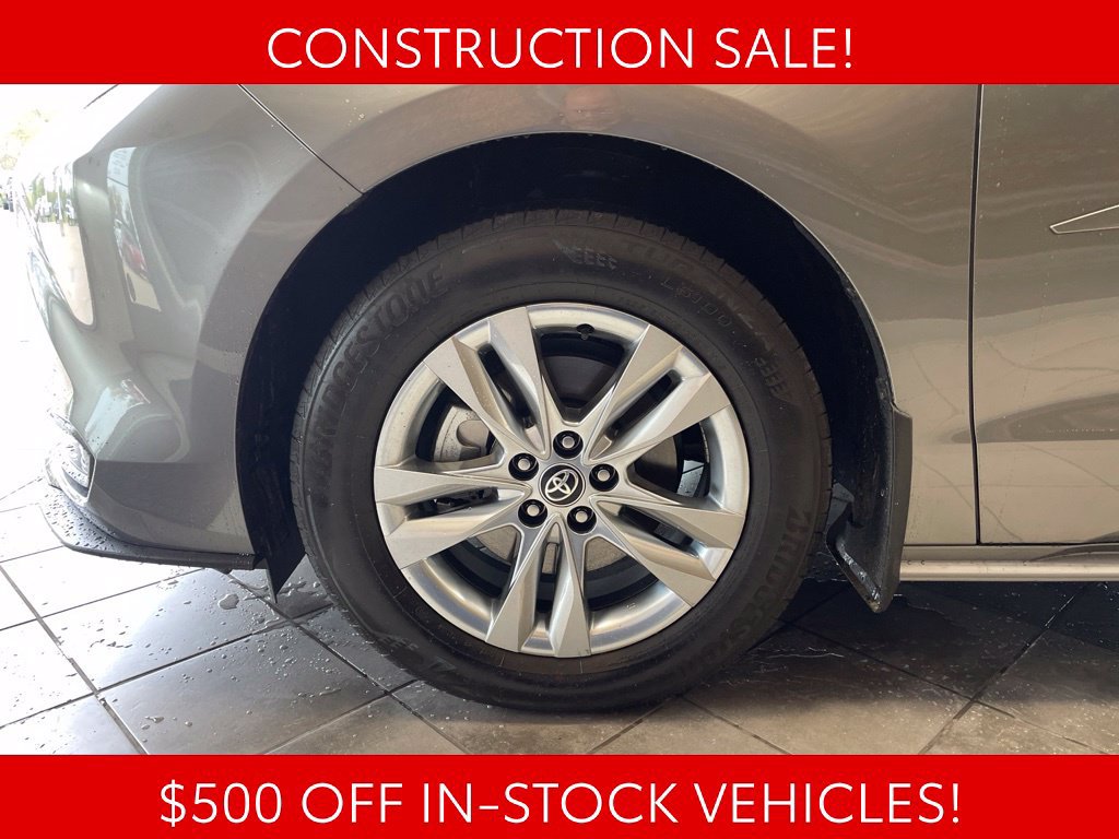 Used 2026 Toyota Sienna XLE AWD/4WD image 16