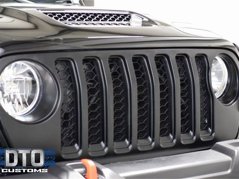 Used 2023 Jeep Gladiator Mojave w/ Trailer Tow Package image 9