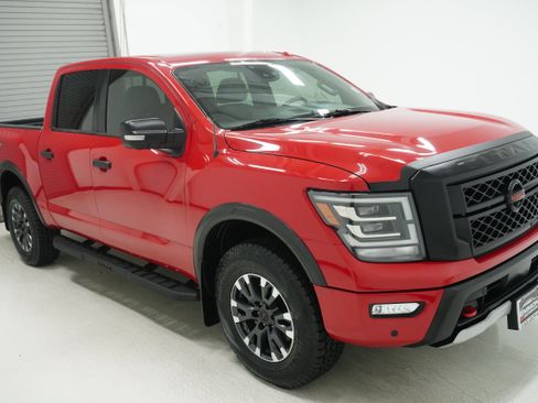Used 2021 Nissan Titan PRO-4X w/ Pro-4x Convenience Package AWD/4WD image 3