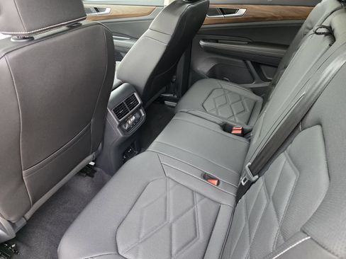 New 2026 Volkswagen Atlas SE FWD image 23