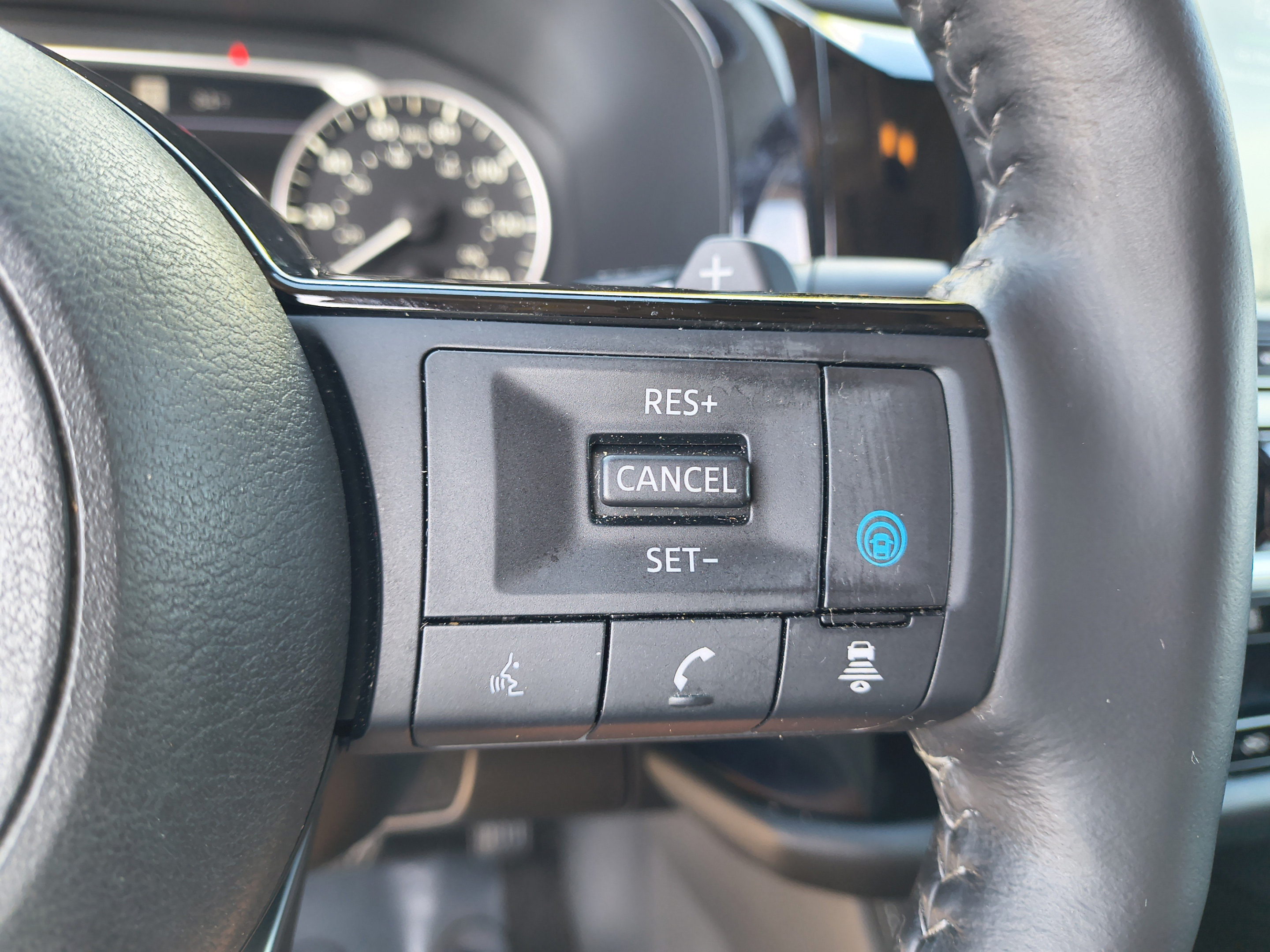 Certified 2024 Nissan Pathfinder SL w/ SL Premium Package FWD image 32
