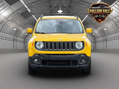 Used 2017 Jeep Renegade Latitude w/ Safety & Security Group AWD/4WD image 5