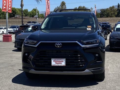 Used 2026 Toyota Grand Highlander AWD image 37