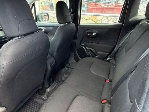 Used 2019 Jeep Renegade Sport image 30