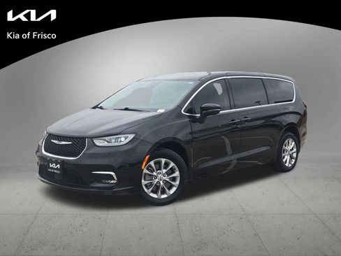 Used 2023 Chrysler Pacifica Touring-L image 1