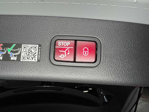 New 2025 Mercedes-Benz GLC 300 4MATIC image 18