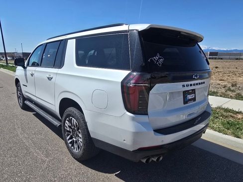 Used 2025 Chevrolet Suburban Z71 image 3