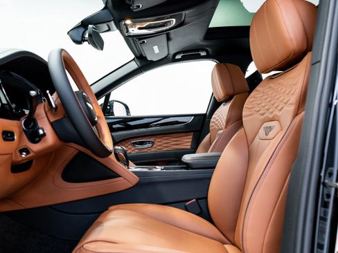 New 2025 Bentley Bentayga Extended Wheelbase image 15