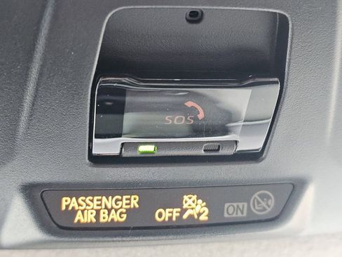 Used 2025 Toyota Corolla Cross LE image 17