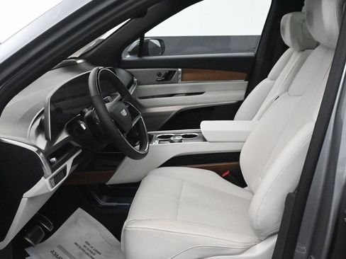 Used 2026 Cadillac Vistiq Luxury AWD/4WD image 10
