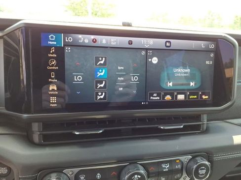 Used 2025 Jeep Wrangler Unlimited Rubicon 4xe w/ Safety Group AWD/4WD image 19