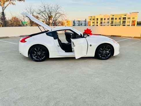 Used 2017 Nissan 370Z Coupe RWD image 43