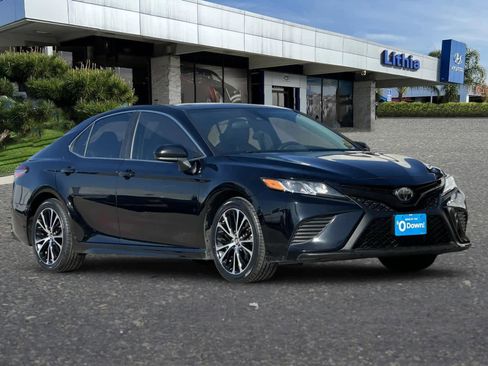 Used 2018 Toyota Camry SE w/ Moonroof Package image 10