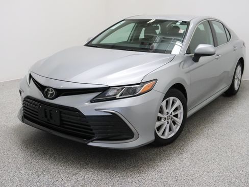 Used 2024 Toyota Camry LE FWD image 2