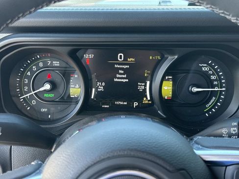 Used 2025 Jeep Wrangler Unlimited Sahara AWD/4WD image 15