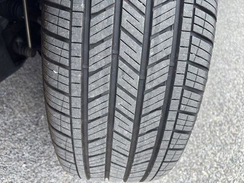 Certified 2024 Volkswagen Taos SE FWD image 10