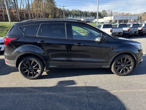Used 2019 Ford Escape SE image 11