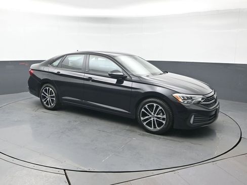 Used 2023 Volkswagen Jetta Sport image 8