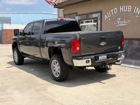 Used 2011 Chevrolet Silverado 2500 LT w/ Interior Plus Package AWD/4WD image 8