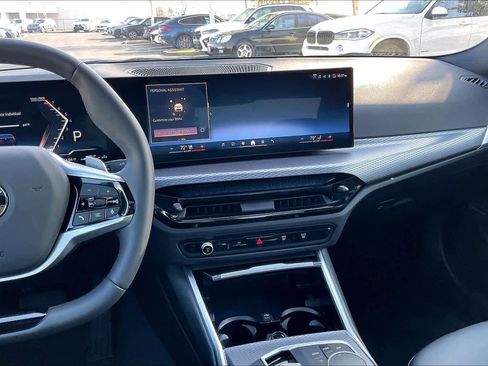Certified 2025 BMW 330i xDrive Sedan w/ Convenience Package image 9
