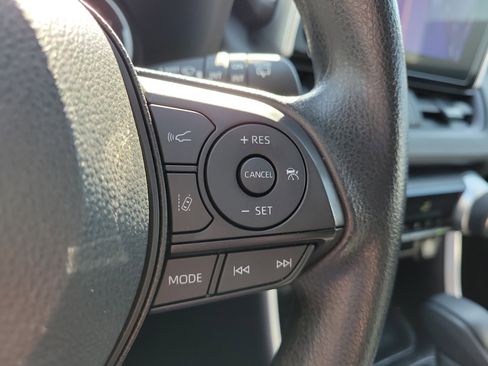 Used 2025 Toyota RAV4 XLE FWD image 25