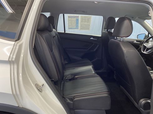 Used 2024 Volkswagen Tiguan SE image 36
