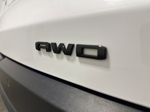 Used 2023 GMC Acadia SLE w/ Driver Convenience Package image 32