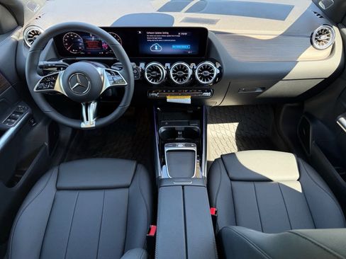 Used 2026 Mercedes-Benz GLA 250 4MATIC image 11