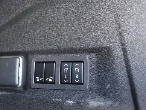 Used 2023 Chevrolet Tahoe Premier w/ Advanced Technology Package image 20