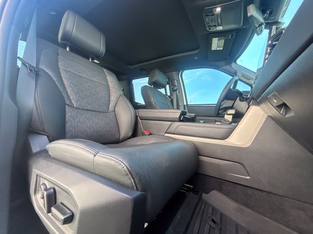 Used 2025 Toyota Tundra Limited AWD/4WD image 28