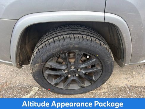 Used 2021 Jeep Grand Cherokee Laredo X AWD/4WD image 11