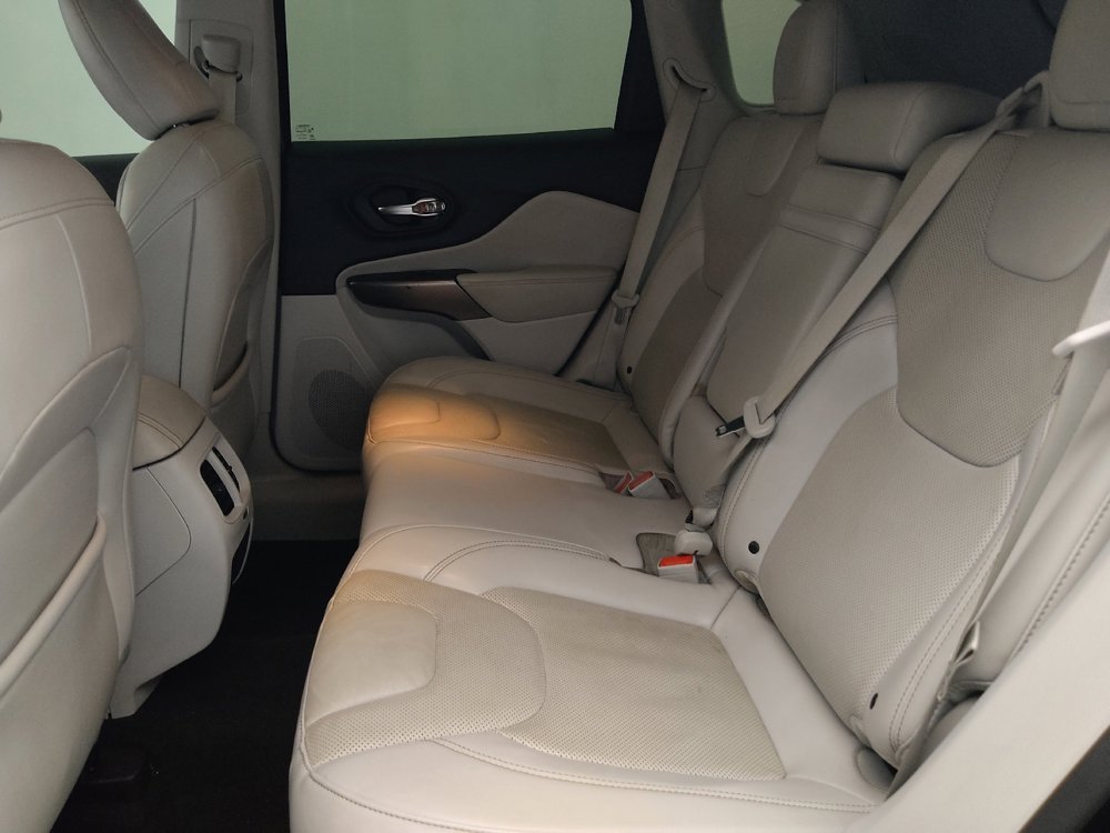 Used 2019 Jeep Cherokee Limited FWD image 18