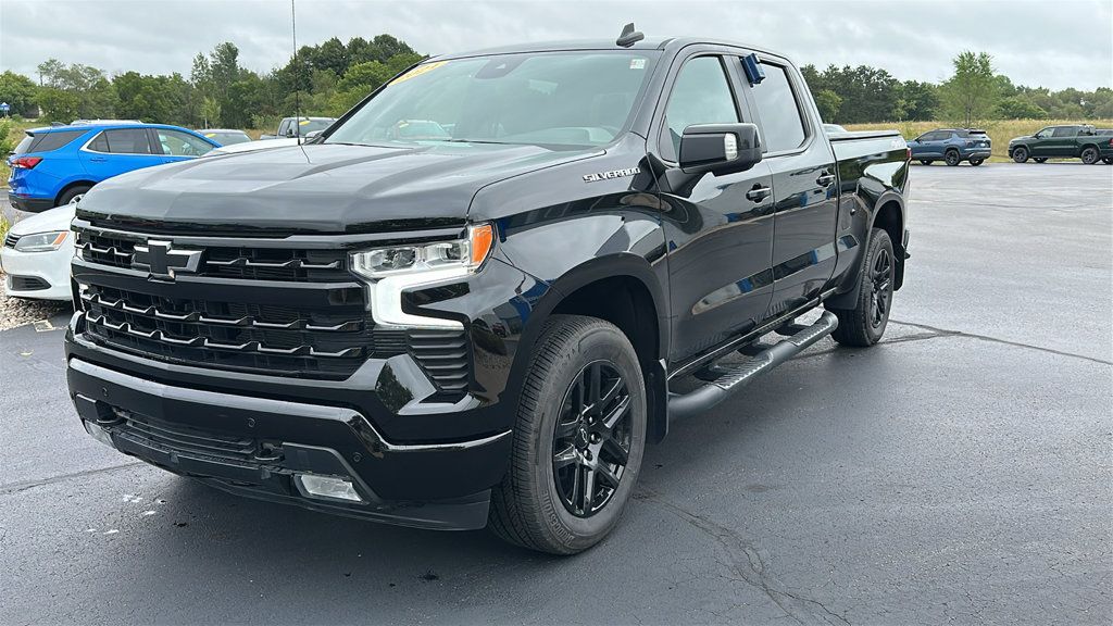 Used 2024 Chevrolet Silverado 1500 RST AWD/4WD image 3