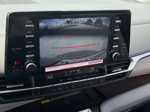 Used 2024 Toyota Sienna XLE w/ XLE Plus Package AWD/4WD image 19