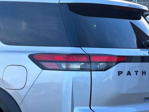 Certified 2023 Nissan Pathfinder SL w/ Lighting Package (N92) image 9