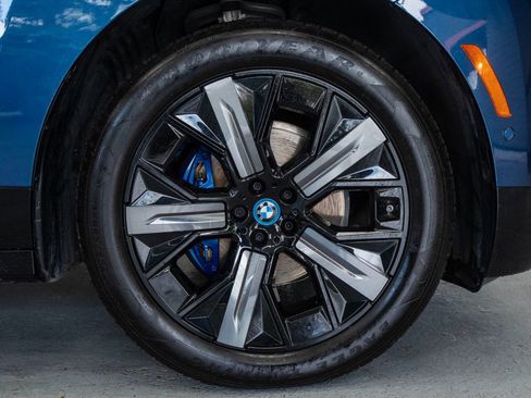 Used 2025 BMW iX xDrive50 image 10