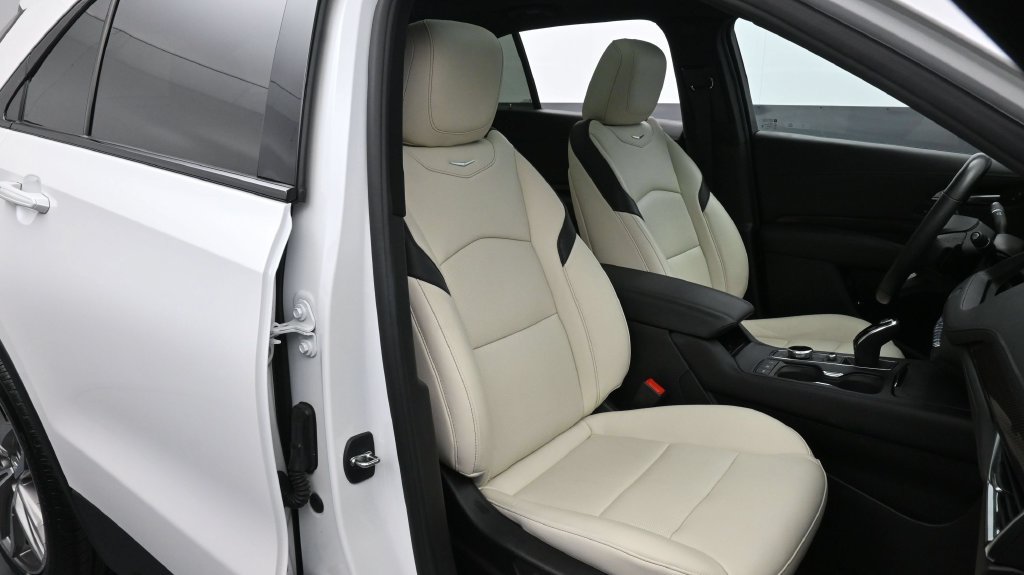 Certified 2023 Cadillac XT4 Sport FWD image 17