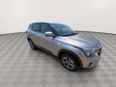 Certified 2024 Kia Seltos LX AWD/4WD image 2