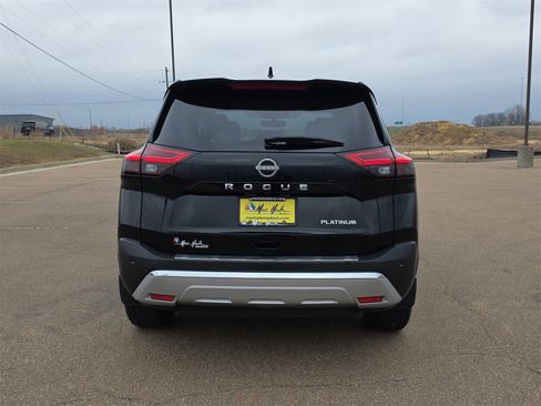 Used 2022 Nissan Rogue Platinum w/ Head-Up Display Package image 7