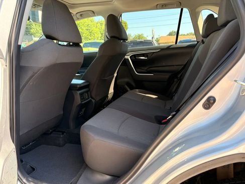 Used 2019 Toyota RAV4 XLE w/ Convenience Package AWD/4WD image 15